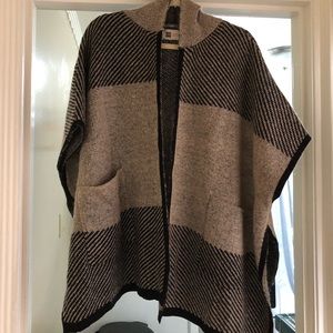 Look by M New York black & tan poncho w/ hood